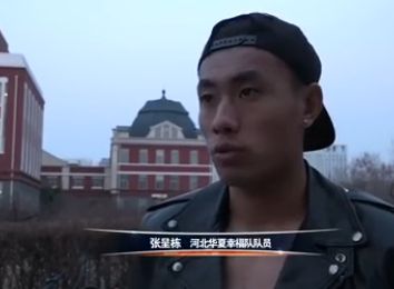 但就像我之前说的，我们会接受这场比赛的表现，并在接下来变得更强，我们会继续前进。